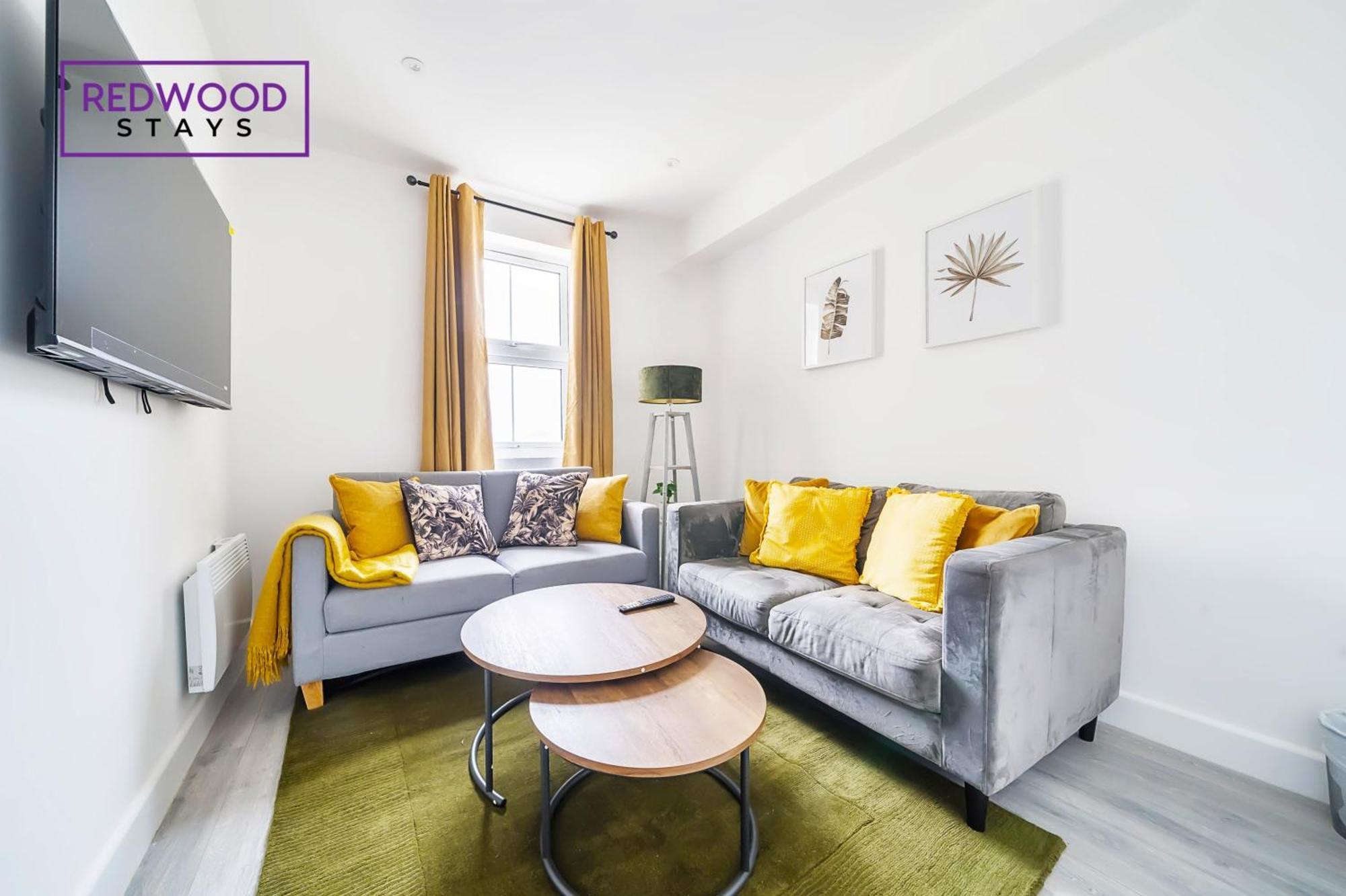 Brand New, 2 Bed 1 Bath, Modern Town Center Apartment, Free Wifi & Netflix By Redwood Stays อัลเดอร์ช็อต ภายนอก รูปภาพ