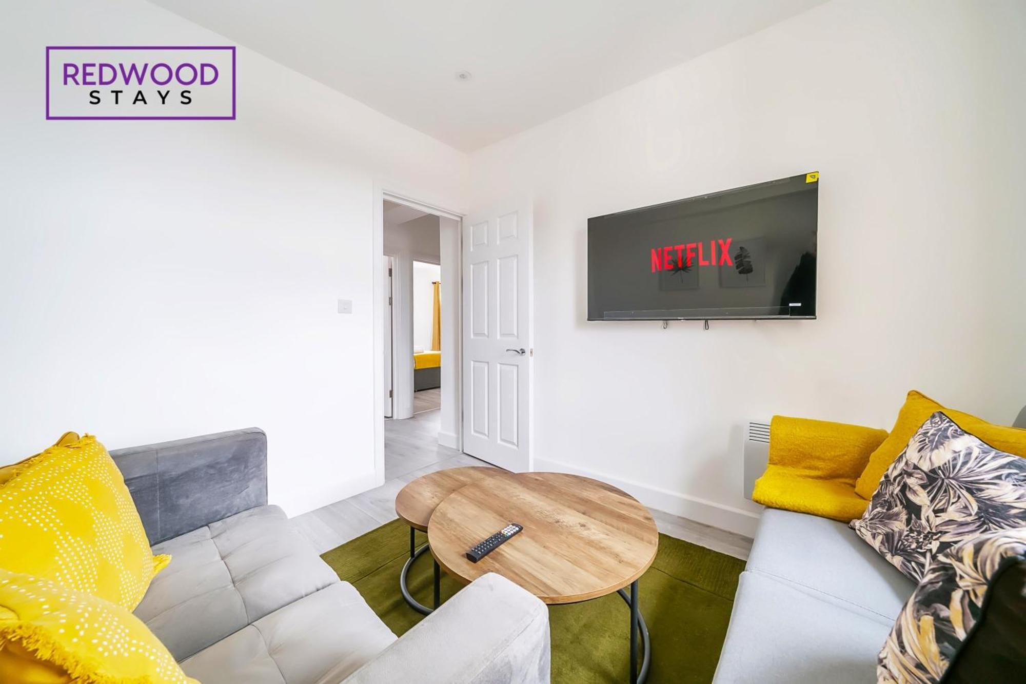 Brand New, 2 Bed 1 Bath, Modern Town Center Apartment, Free Wifi & Netflix By Redwood Stays อัลเดอร์ช็อต ภายนอก รูปภาพ