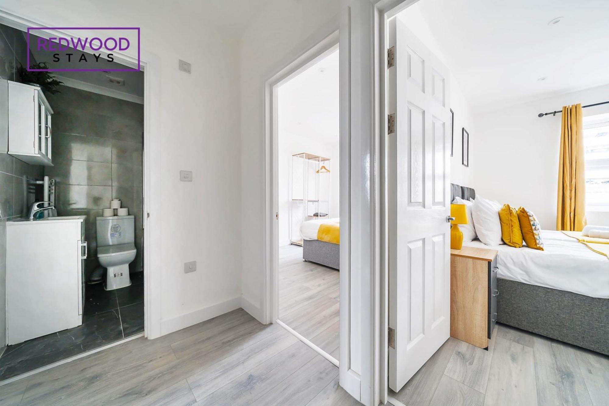 Brand New, 2 Bed 1 Bath, Modern Town Center Apartment, Free Wifi & Netflix By Redwood Stays อัลเดอร์ช็อต ภายนอก รูปภาพ