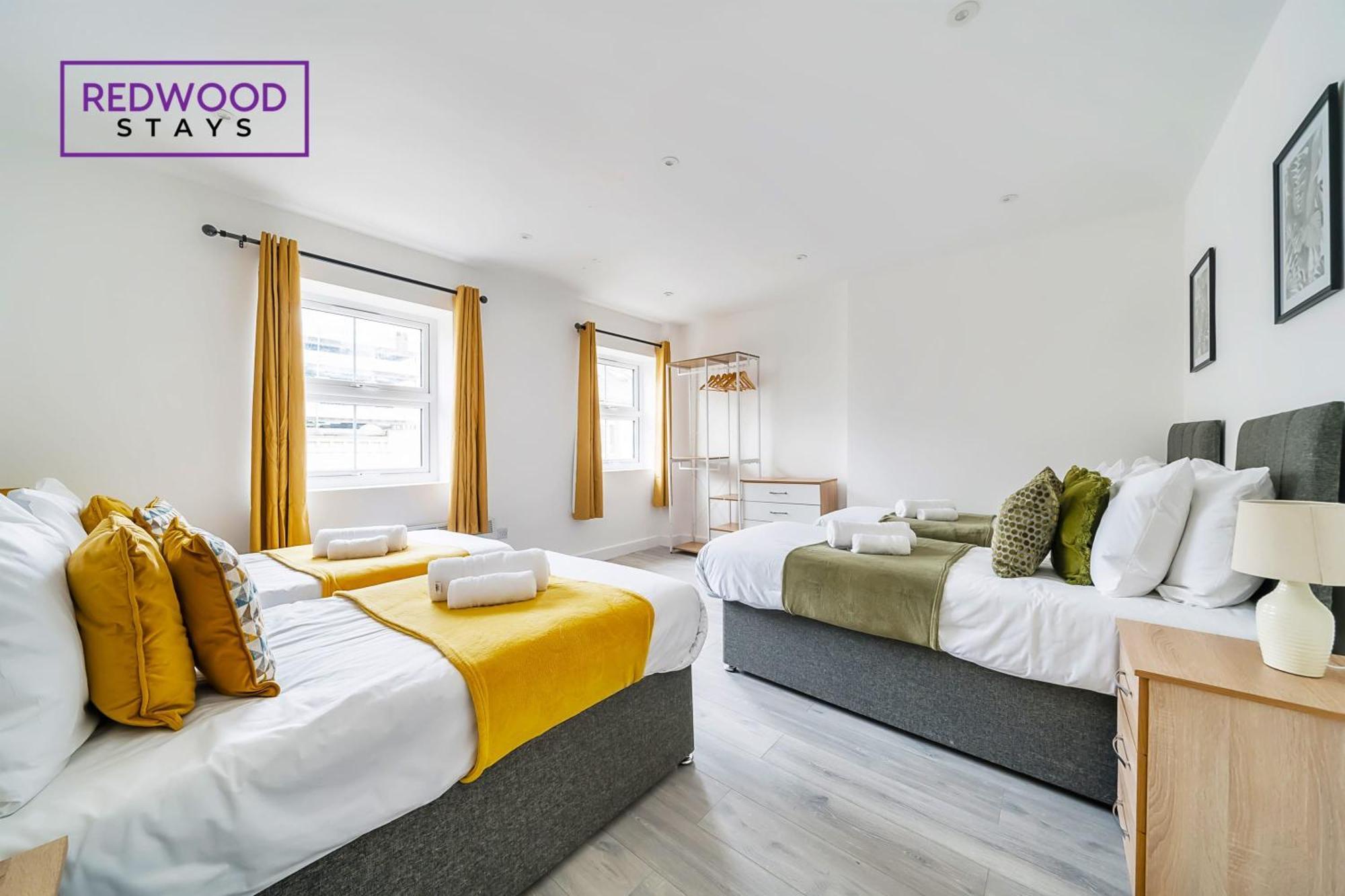 Brand New, 2 Bed 1 Bath, Modern Town Center Apartment, Free Wifi & Netflix By Redwood Stays อัลเดอร์ช็อต ภายนอก รูปภาพ